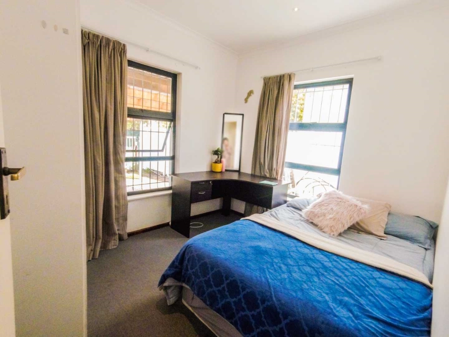 To Let 4 Bedroom Property for Rent in Rondebosch Park Estate Western Cape